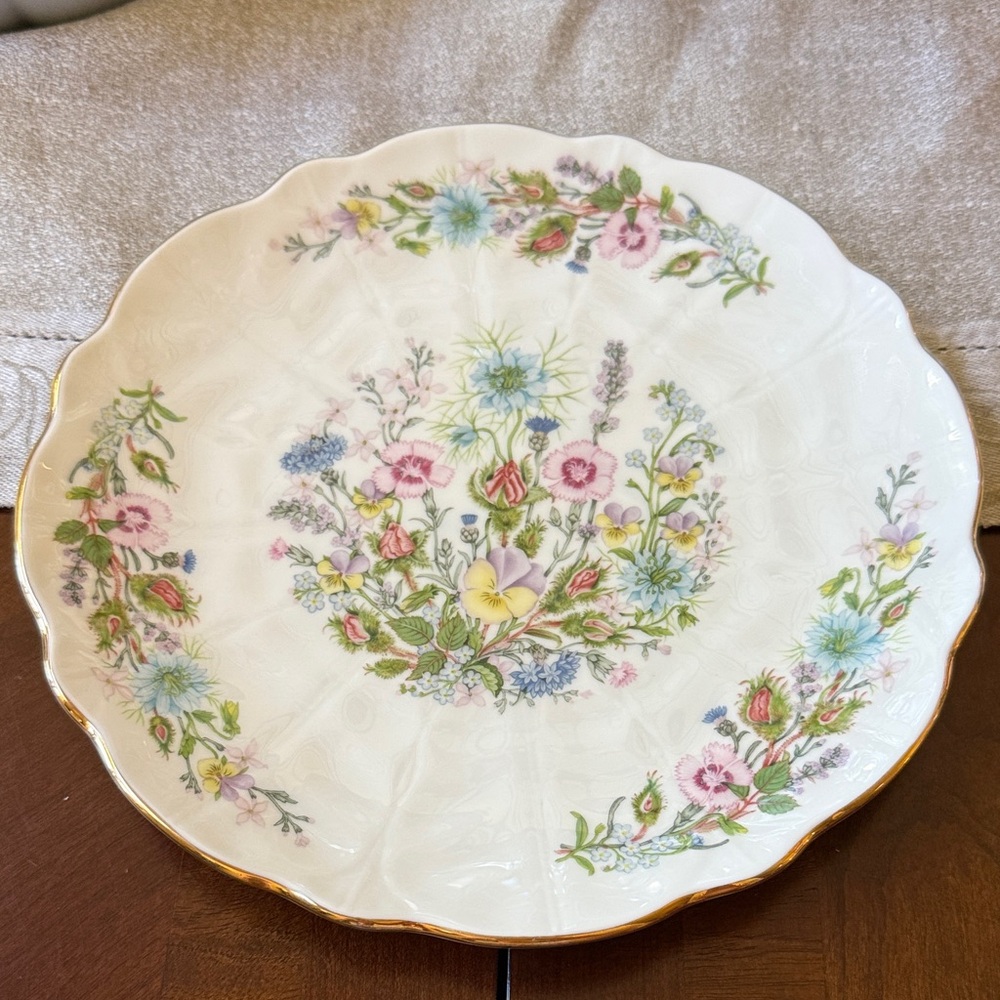 Aynsley Wild Tudor England fine bone china plate 8.5”